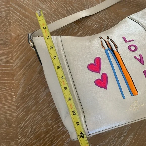 Elegant Cream Shoulder Bag with Embroidered Design - Picture 9 of 11